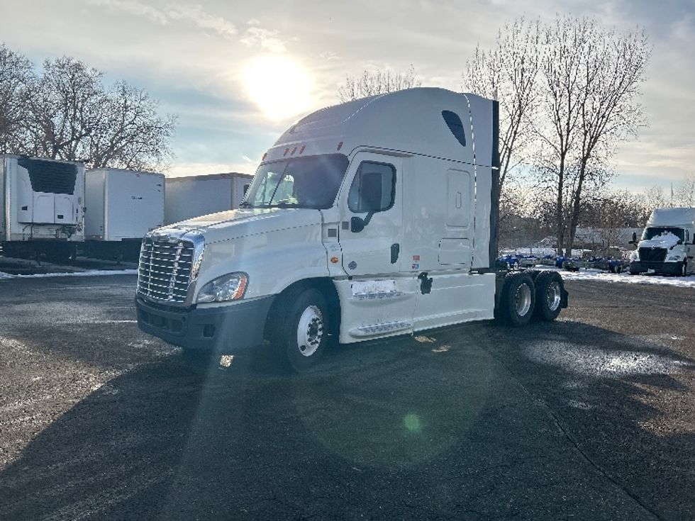 Sleeper Tractor-Heavy Duty Tractors-Freightliner-2016-Cascadia 12564ST-Roseville-MN-543,508\n\t\tmiles-$ 41,500 - Image 3