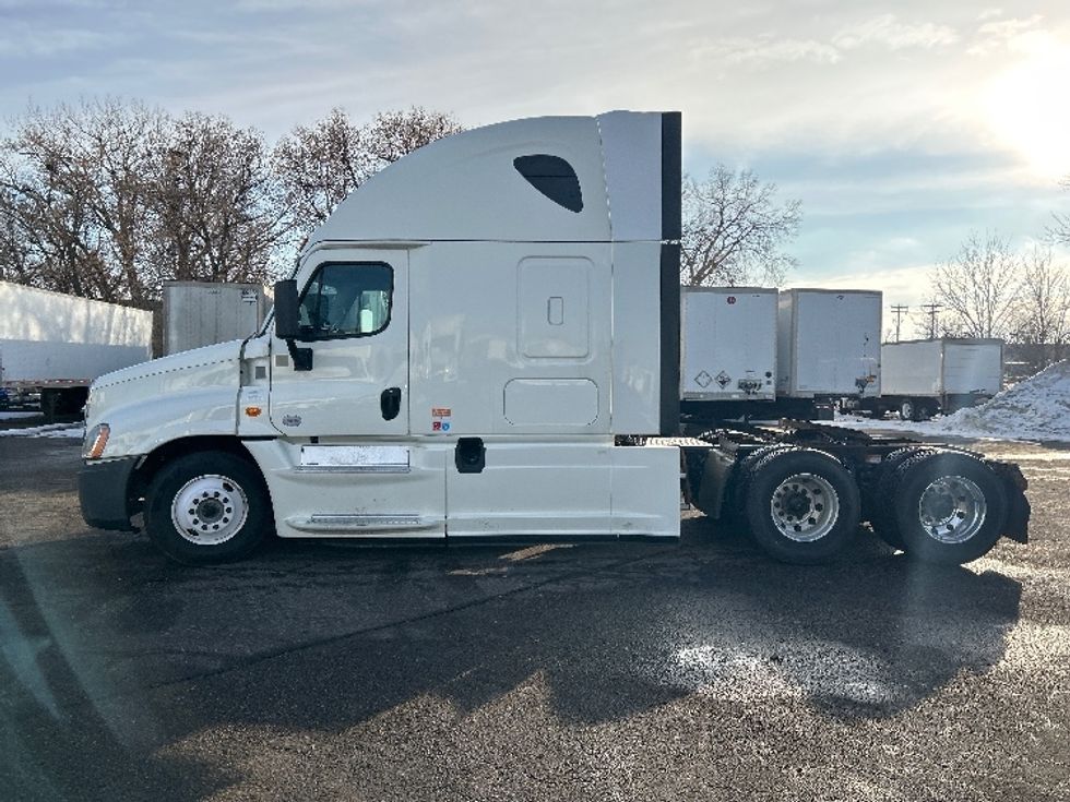 Sleeper Tractor-Heavy Duty Tractors-Freightliner-2016-Cascadia 12564ST-Roseville-MN-543,508\n\t\tmiles-$ 41,500 - Image 4