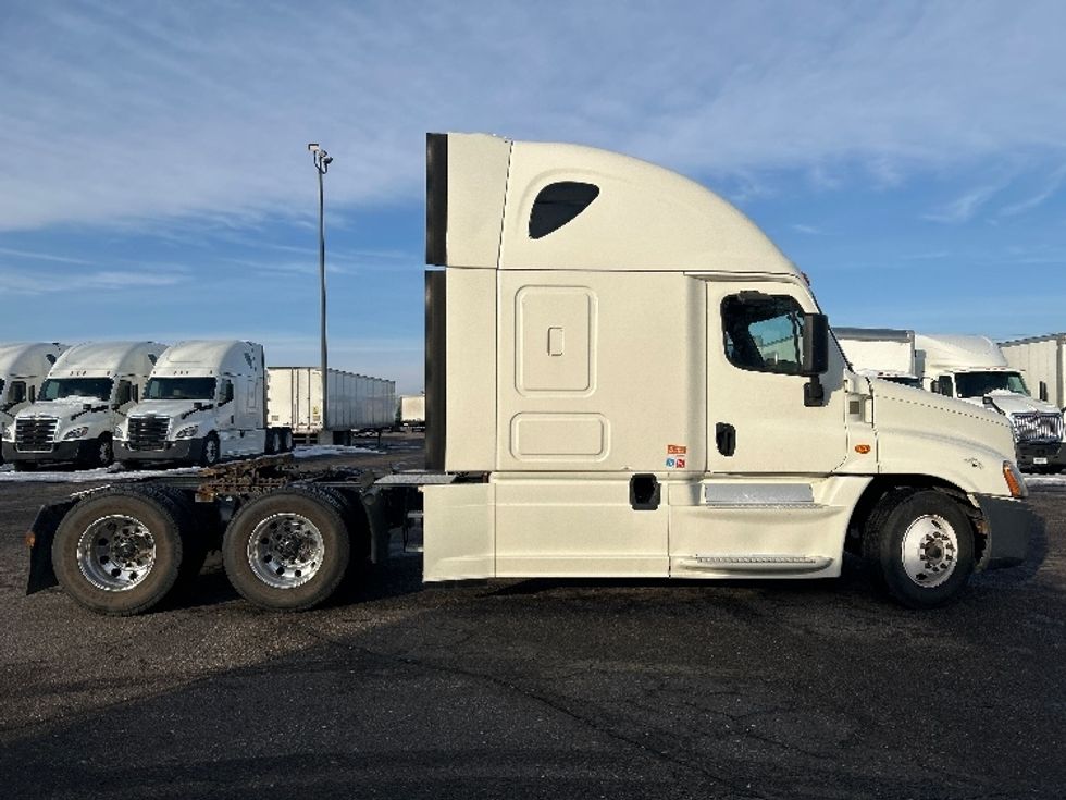 Sleeper Tractor-Heavy Duty Tractors-Freightliner-2016-Cascadia 12564ST-Roseville-MN-543,508\n\t\tmiles-$ 41,500 - Image 8
