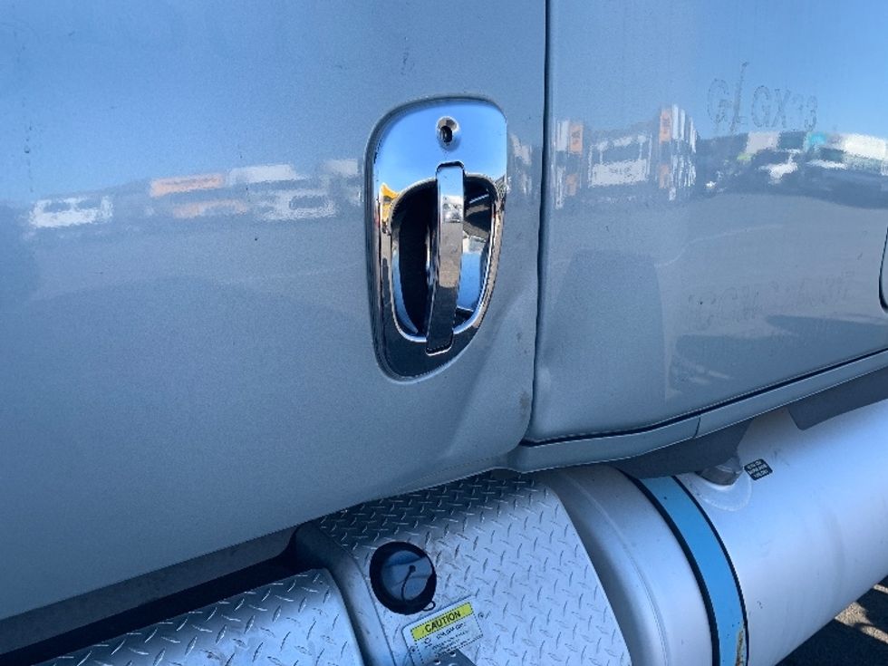 Sleeper Tractor-Heavy Duty Tractors-Freightliner-2016-Cascadia 12564ST-South Plainfield-NJ-713,536\n\t\tmiles-$ 25,000 - Image 10