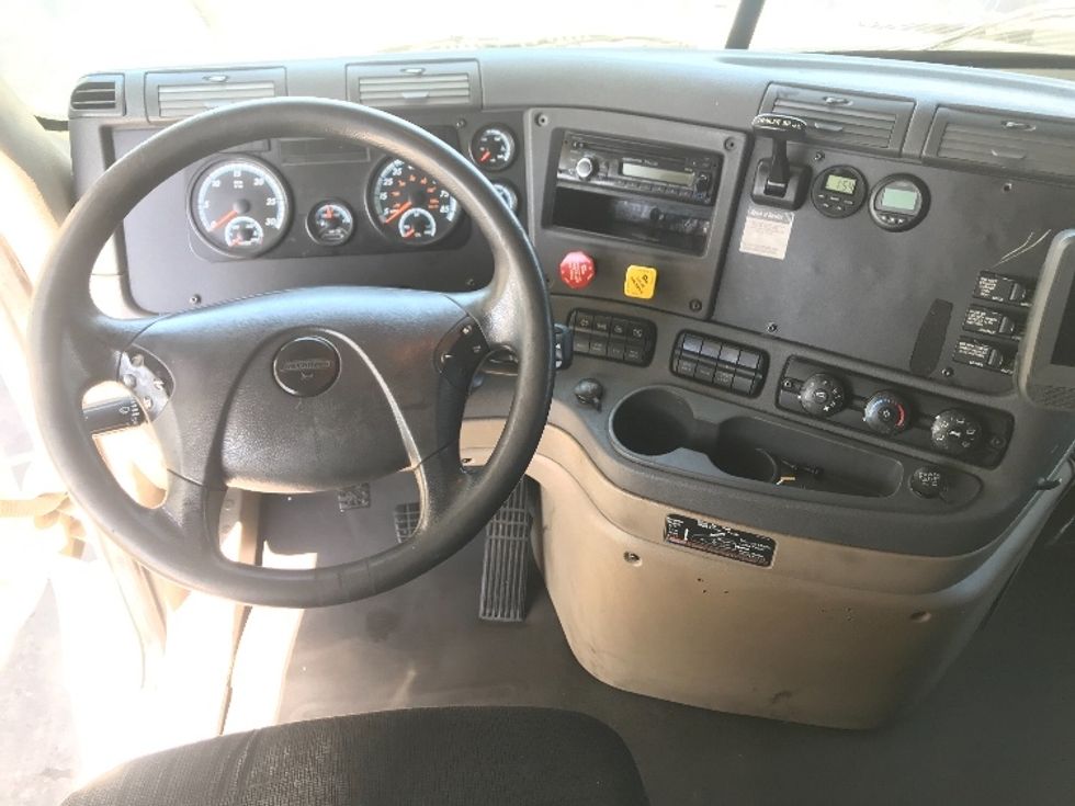 Sleeper Tractor-Heavy Duty Tractors-Freightliner-2016-Cascadia 12564ST-Torrance-CA-352,109\n\t\tmiles-$ 53,250 - Image 11