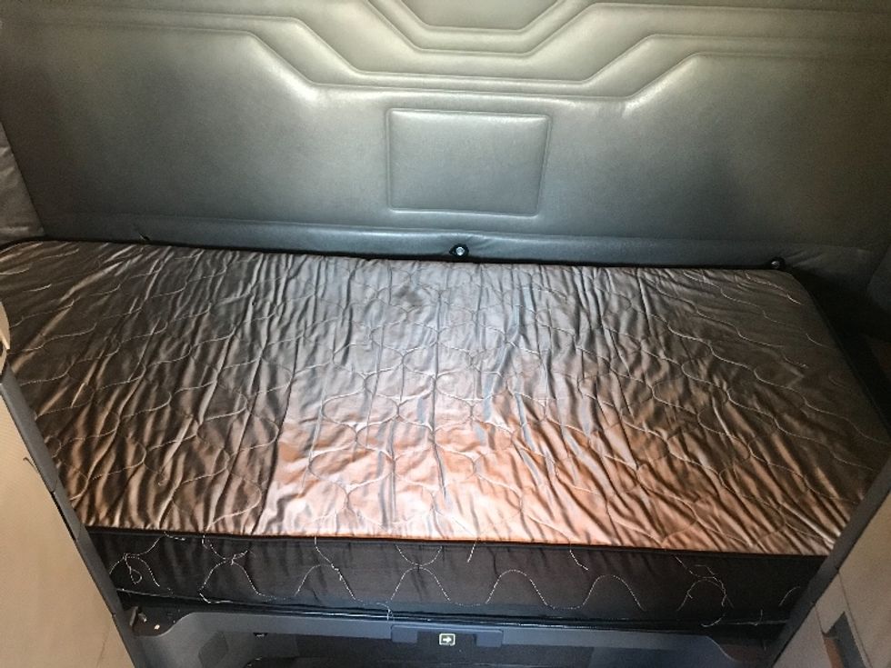 Sleeper Tractor-Heavy Duty Tractors-Freightliner-2016-Cascadia 12564ST-Torrance-CA-352,109\n\t\tmiles-$ 53,250 - Image 17