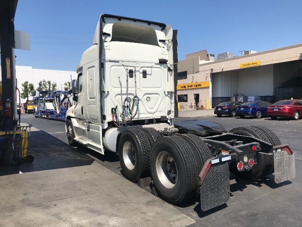 Sleeper Tractor-Heavy Duty Tractors-Freightliner-2016-Cascadia 12564ST-Torrance-CA-352,109\n\t\tmiles-$ 53,250 - Image 5
