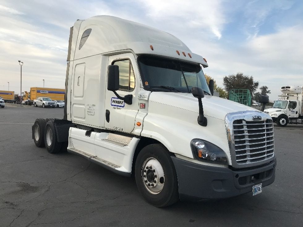 Sleeper Tractor-Heavy Duty Tractors-Freightliner-2016-Cascadia 12564ST-West Sacramento-CA-729,898 miles-$ 55,000