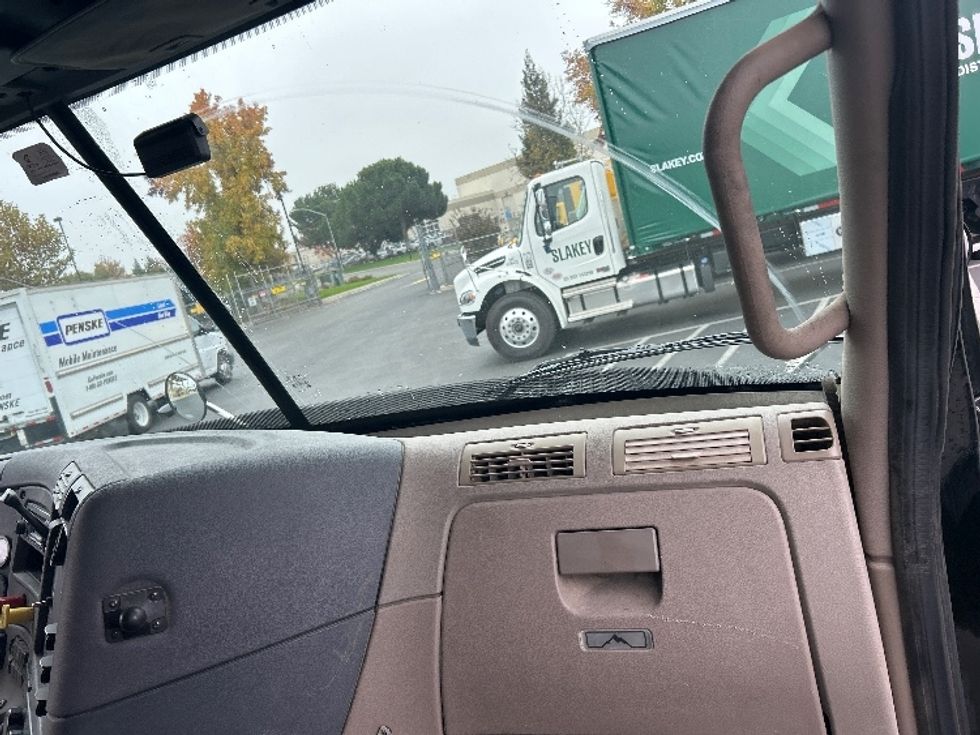 Sleeper Tractor-Heavy Duty Tractors-Freightliner-2017-Cascadia 12564ST-Ceres-CA-596,848\n\t\tmiles-$ 46,500 - Image 14