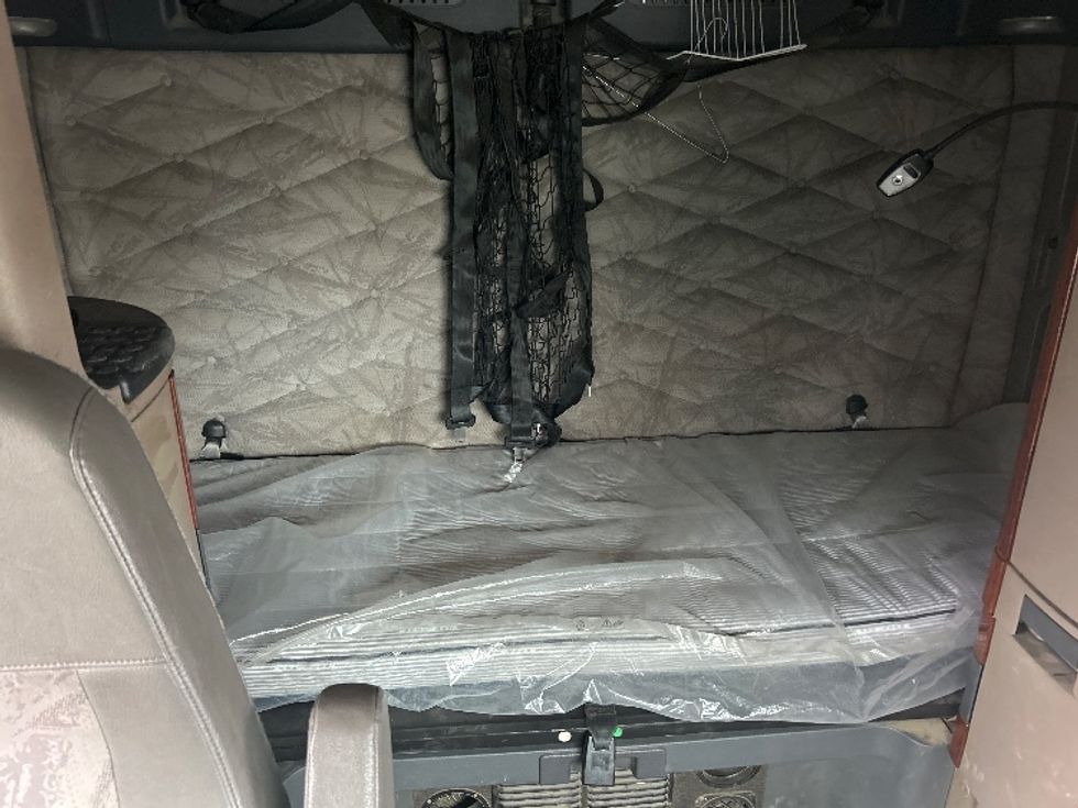 Sleeper Tractor-Heavy Duty Tractors-Freightliner-2017-Cascadia 12564ST-Ceres-CA-596,848\n\t\tmiles-$ 46,500 - Image 16