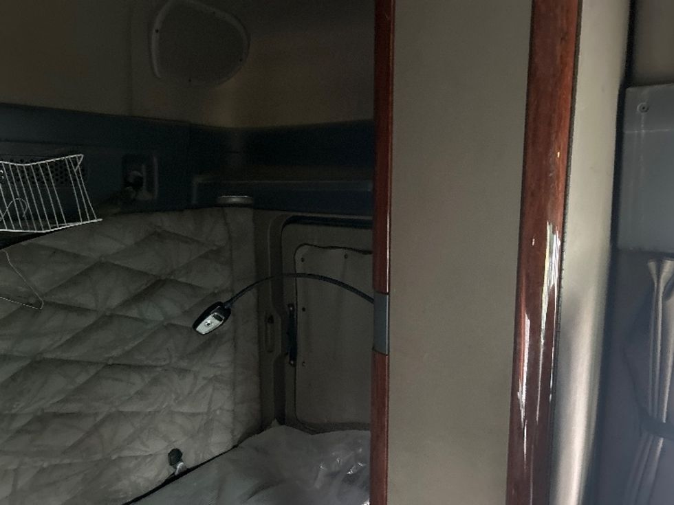 Sleeper Tractor-Heavy Duty Tractors-Freightliner-2017-Cascadia 12564ST-Ceres-CA-596,848\n\t\tmiles-$ 46,500 - Image 18