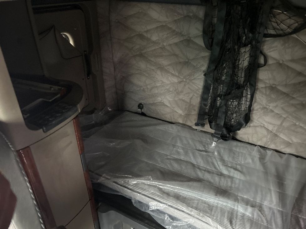 Sleeper Tractor-Heavy Duty Tractors-Freightliner-2017-Cascadia 12564ST-Ceres-CA-596,848\n\t\tmiles-$ 46,500 - Image 19