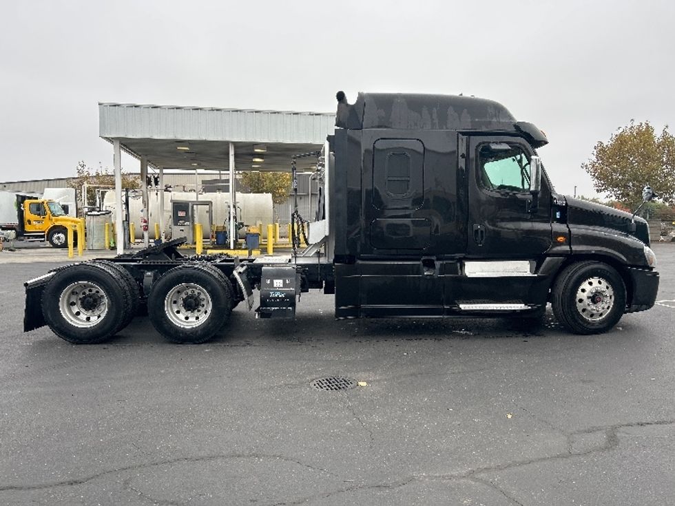 Sleeper Tractor-Heavy Duty Tractors-Freightliner-2017-Cascadia 12564ST-Ceres-CA-596,848\n\t\tmiles-$ 46,500 - Image 8