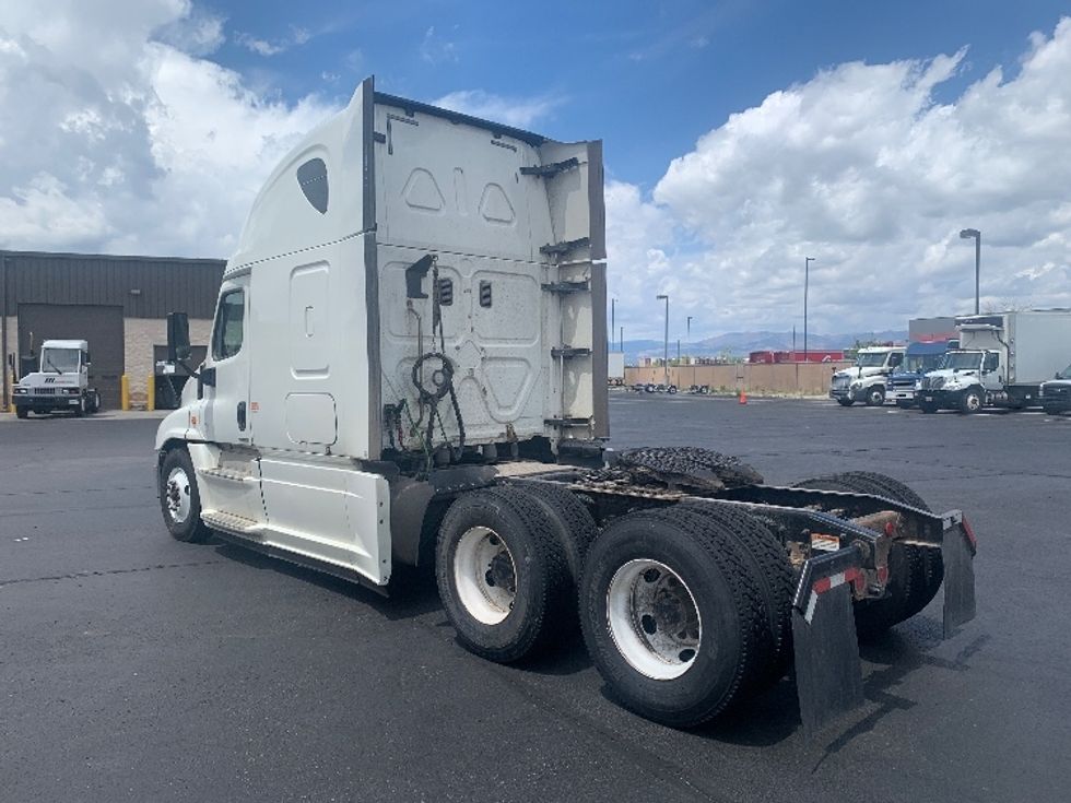 2017 Freightliner Cascadia 12564ST Sleeper Tractor