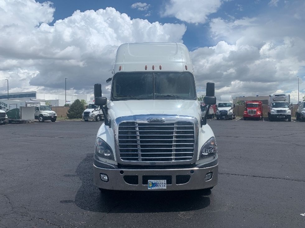 2017 Freightliner Cascadia 12564ST Sleeper Tractor