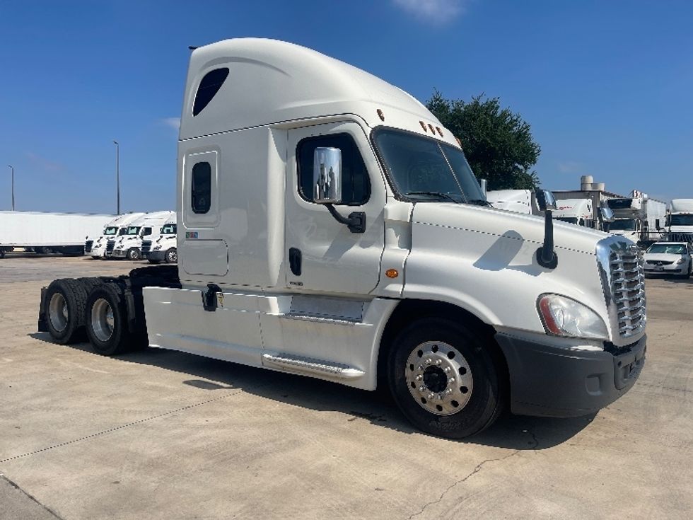 Sleeper Tractor-Heavy Duty Tractors-Freightliner-2017-Cascadia 12564ST-Dallas-TX-732,544\n\t\tmiles-$ 41,500 - Image 1