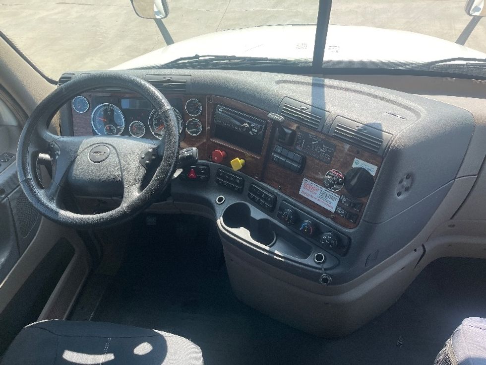 Sleeper Tractor-Heavy Duty Tractors-Freightliner-2017-Cascadia 12564ST-Dallas-TX-732,544\n\t\tmiles-$ 41,500 - Image 12