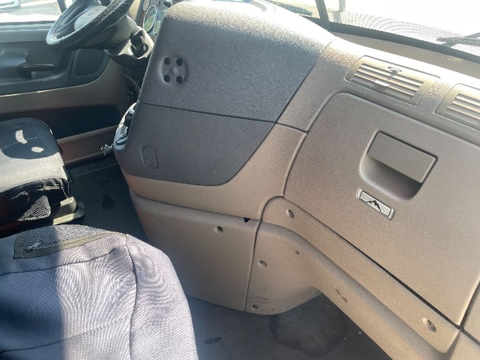 Sleeper Tractor-Heavy Duty Tractors-Freightliner-2017-Cascadia 12564ST-Dallas-TX-732,544\n\t\tmiles-$ 41,500 - Image 15