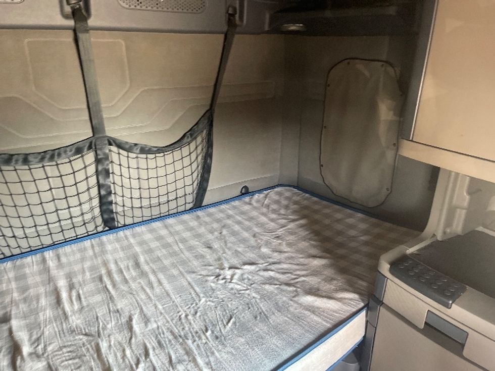 Sleeper Tractor-Heavy Duty Tractors-Freightliner-2017-Cascadia 12564ST-Dallas-TX-732,544\n\t\tmiles-$ 41,500 - Image 17