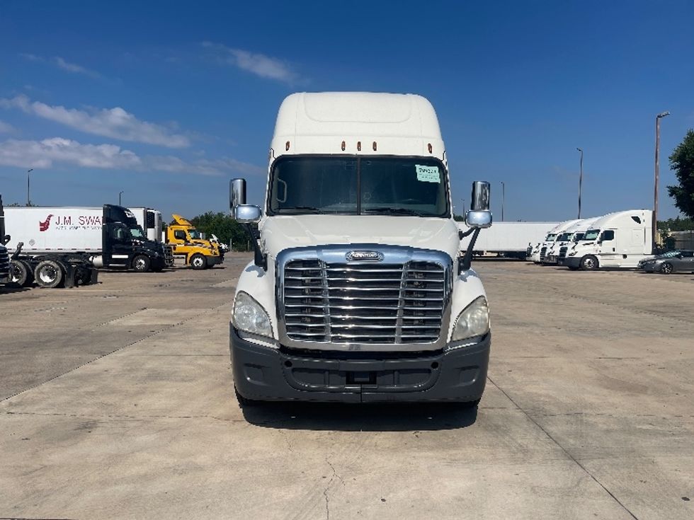 Sleeper Tractor-Heavy Duty Tractors-Freightliner-2017-Cascadia 12564ST-Dallas-TX-732,544\n\t\tmiles-$ 41,500 - Image 2