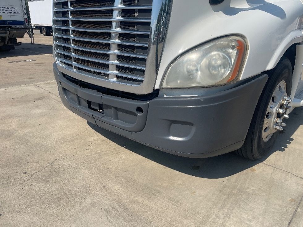 Sleeper Tractor-Heavy Duty Tractors-Freightliner-2017-Cascadia 12564ST-Dallas-TX-732,544\n\t\tmiles-$ 41,500 - Image 24