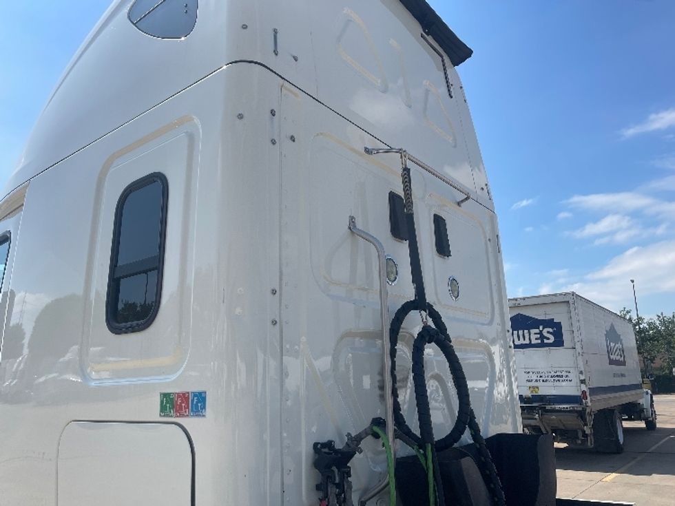 Sleeper Tractor-Heavy Duty Tractors-Freightliner-2017-Cascadia 12564ST-Dallas-TX-732,544\n\t\tmiles-$ 41,500 - Image 26