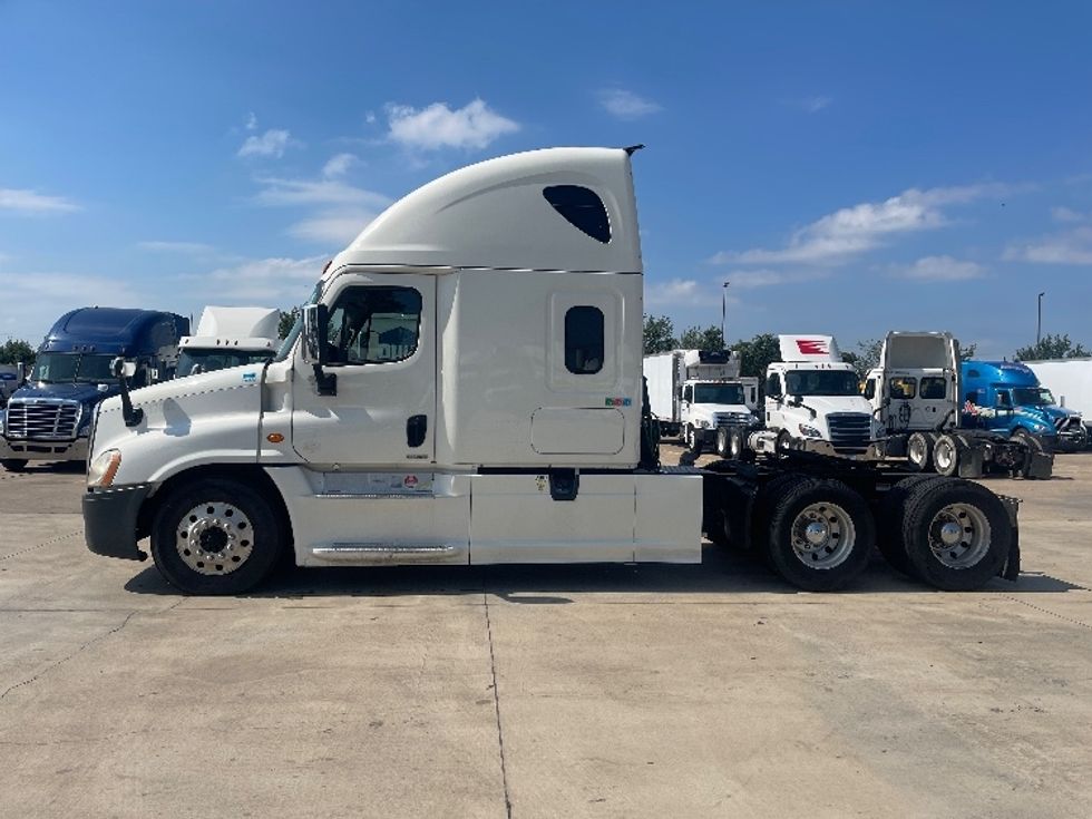 Sleeper Tractor-Heavy Duty Tractors-Freightliner-2017-Cascadia 12564ST-Dallas-TX-732,544\n\t\tmiles-$ 41,500 - Image 4