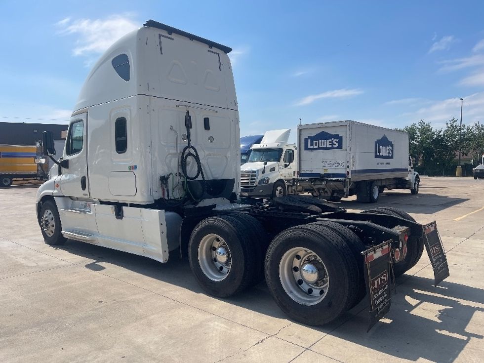 Sleeper Tractor-Heavy Duty Tractors-Freightliner-2017-Cascadia 12564ST-Dallas-TX-732,544\n\t\tmiles-$ 41,500 - Image 5