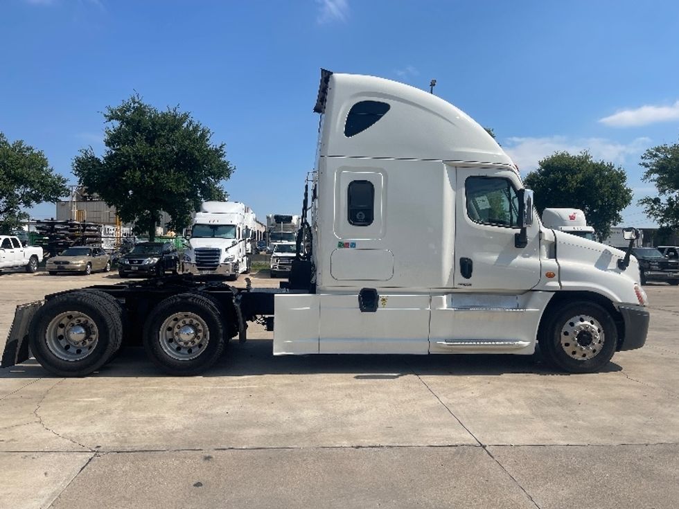 Sleeper Tractor-Heavy Duty Tractors-Freightliner-2017-Cascadia 12564ST-Dallas-TX-732,544\n\t\tmiles-$ 41,500 - Image 8