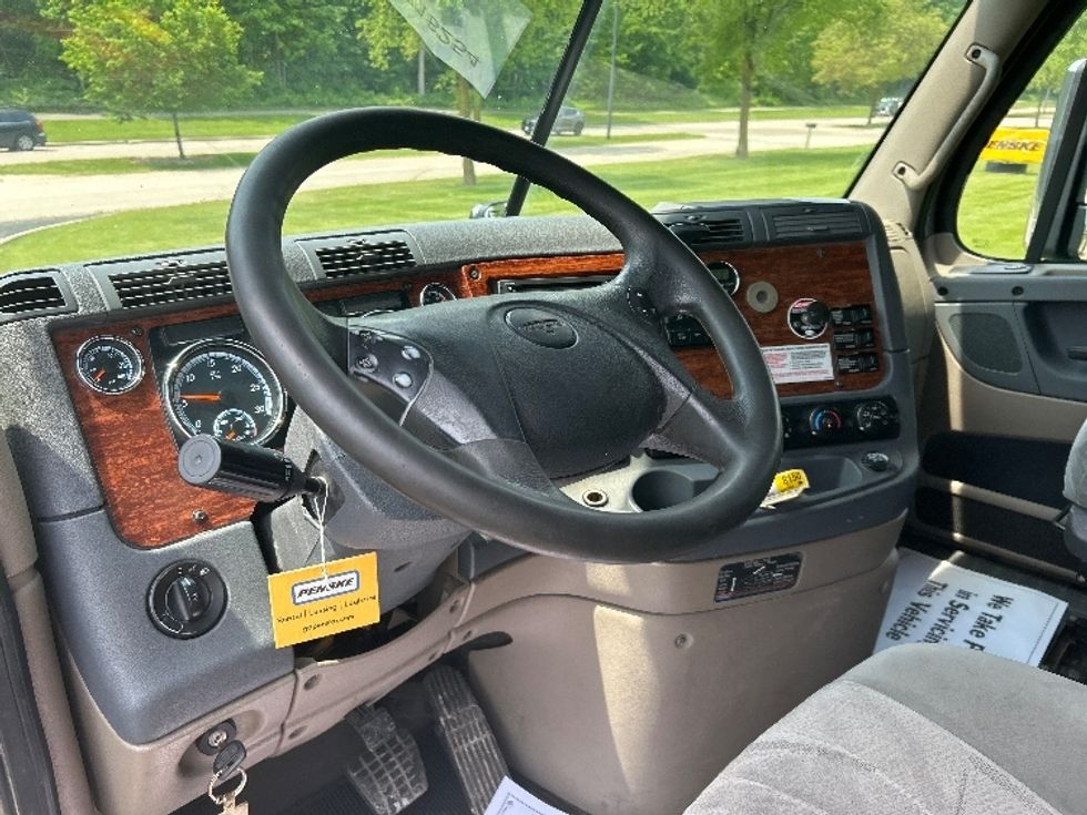 Sleeper Tractor-Heavy Duty Tractors-Freightliner-2017-Cascadia 12564ST-De Pere-WI-670,457\n\t\tmiles-$ 39,000 - Image 10