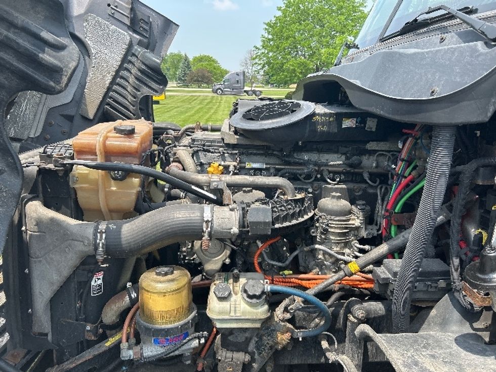 Sleeper Tractor-Heavy Duty Tractors-Freightliner-2017-Cascadia 12564ST-De Pere-WI-670,457\n\t\tmiles-$ 39,000 - Image 21