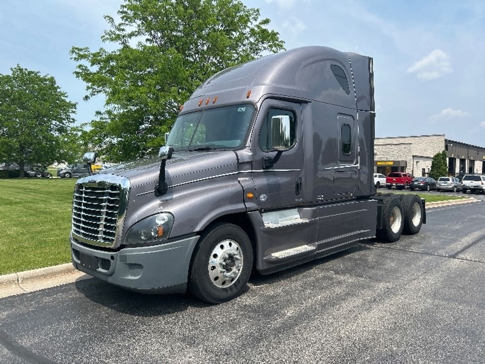 Sleeper Tractor-Heavy Duty Tractors-Freightliner-2017-Cascadia 12564ST-De Pere-WI-670,457\n\t\tmiles-$ 39,000 - Image 3