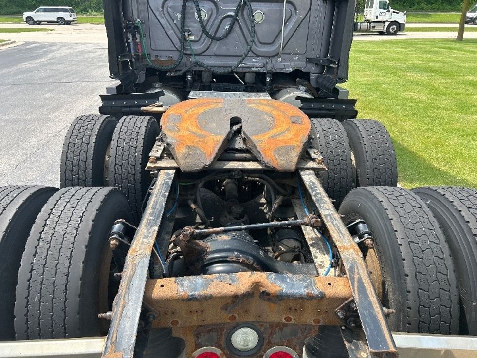 Sleeper Tractor-Heavy Duty Tractors-Freightliner-2017-Cascadia 12564ST-De Pere-WI-670,457\n\t\tmiles-$ 39,000 - Image 6