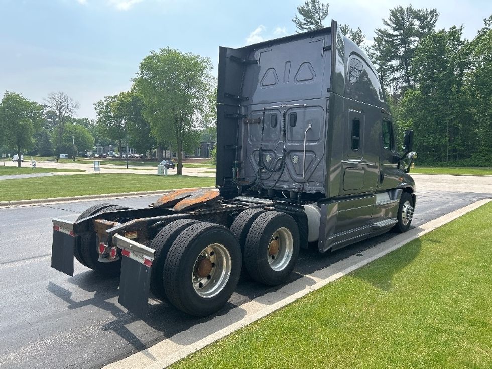 Sleeper Tractor-Heavy Duty Tractors-Freightliner-2017-Cascadia 12564ST-De Pere-WI-670,457\n\t\tmiles-$ 39,000 - Image 7