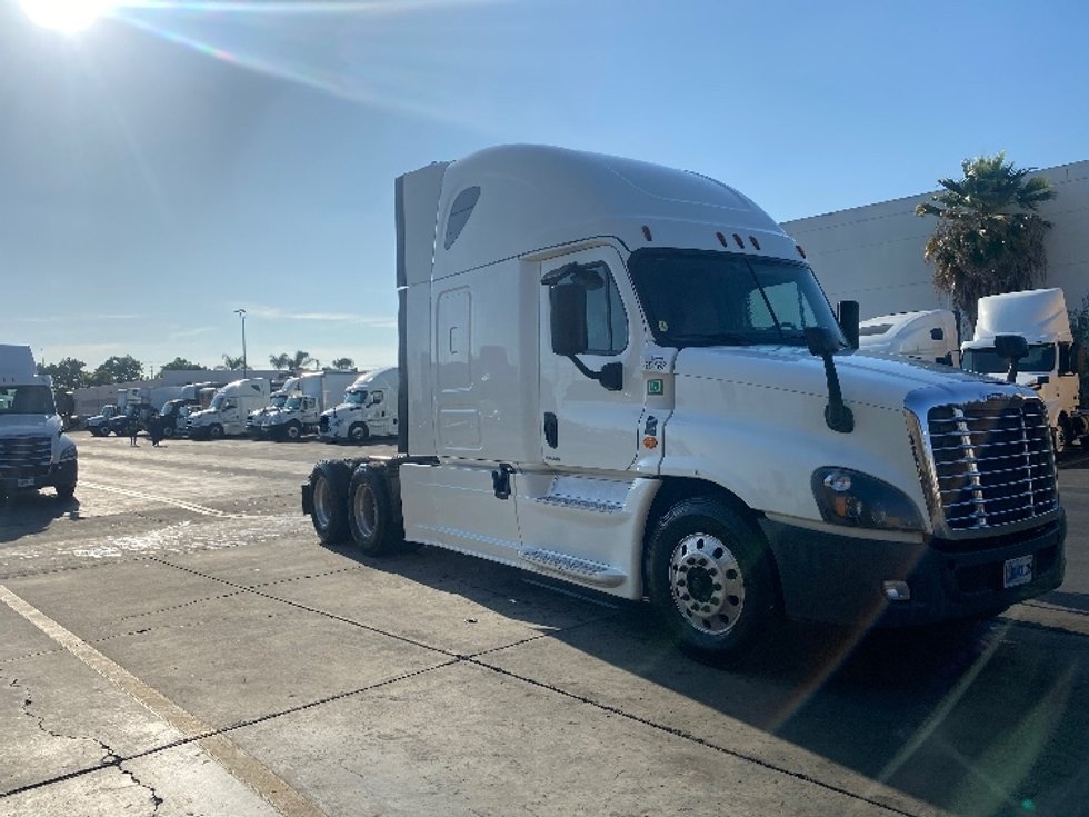 Used Freightliner Cascadia 12564ST Sleeper Trucks for Sale Penske