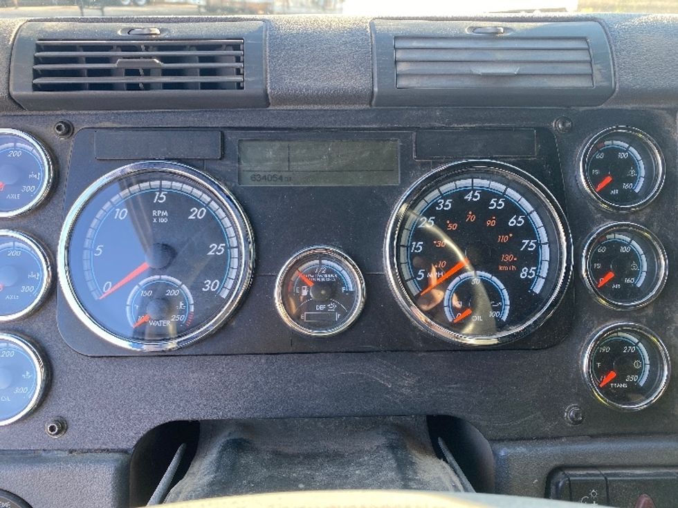 Sleeper Tractor-Heavy Duty Tractors-Freightliner-2017-Cascadia 12564ST-Grand Rapids-MI-634,054\n\t\tmiles-$ 32,500 - Image 11