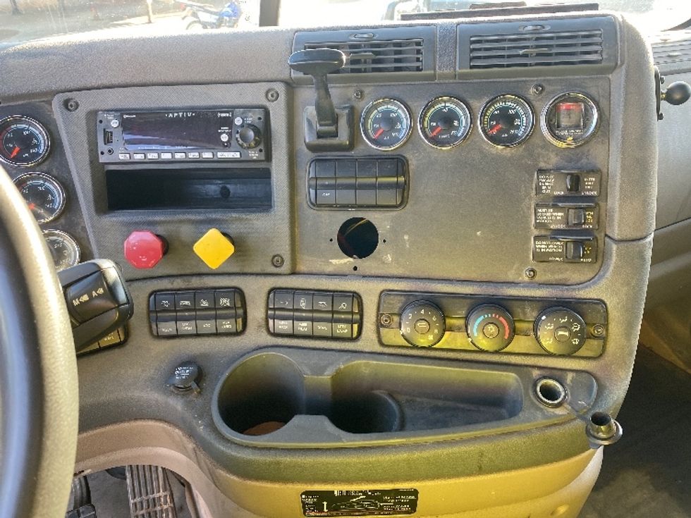 Sleeper Tractor-Heavy Duty Tractors-Freightliner-2017-Cascadia 12564ST-Grand Rapids-MI-634,054\n\t\tmiles-$ 32,500 - Image 12