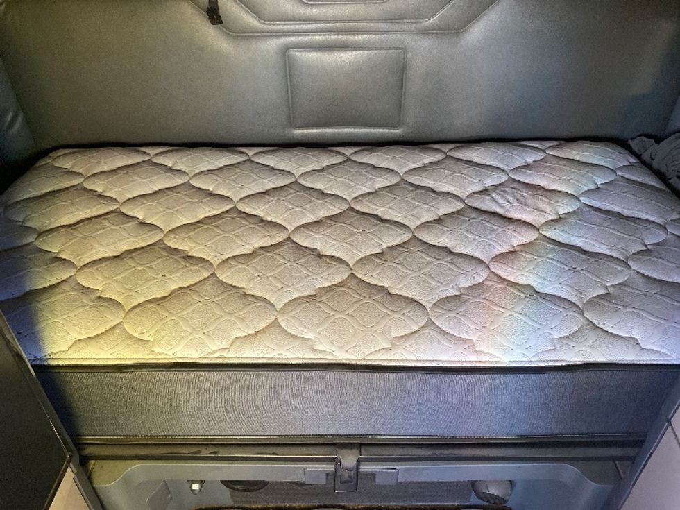 Sleeper Tractor-Heavy Duty Tractors-Freightliner-2017-Cascadia 12564ST-Grand Rapids-MI-634,054\n\t\tmiles-$ 32,500 - Image 17