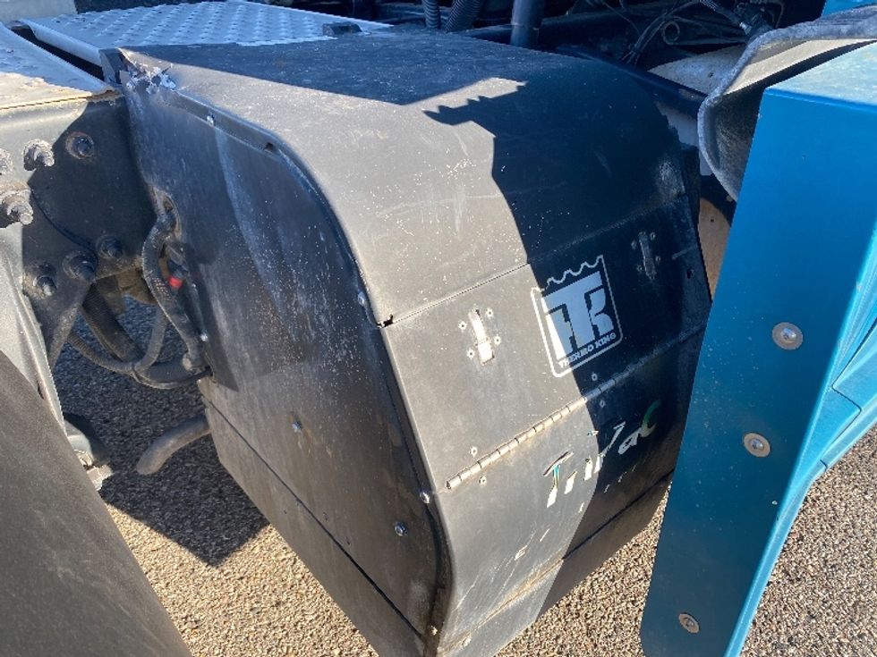 Sleeper Tractor-Heavy Duty Tractors-Freightliner-2017-Cascadia 12564ST-Grand Rapids-MI-634,054\n\t\tmiles-$ 32,500 - Image 22