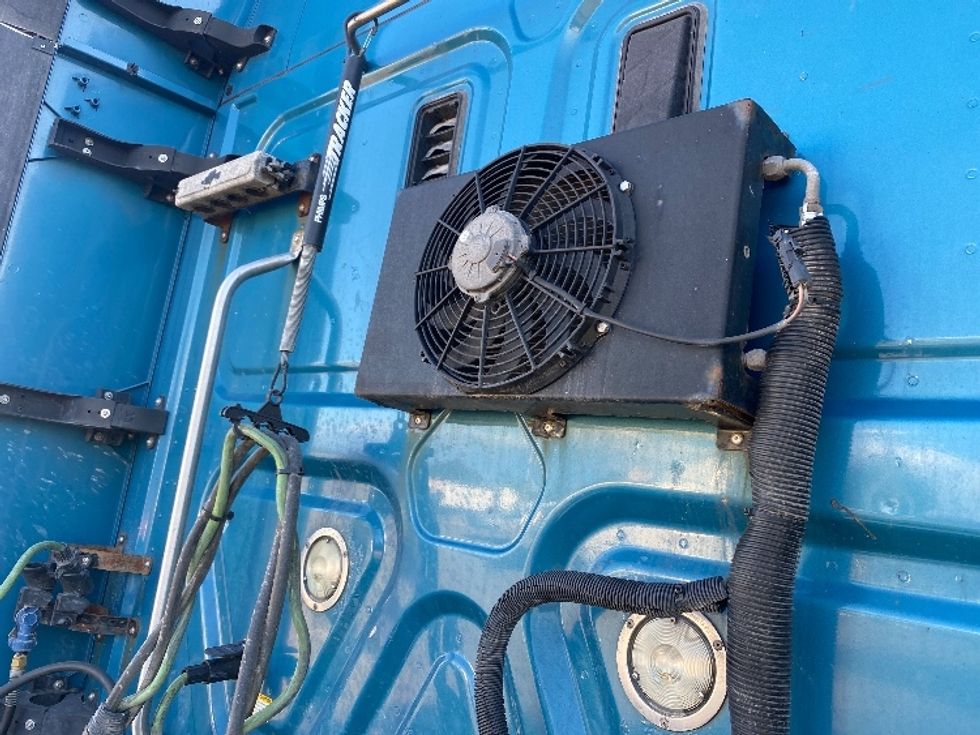 Sleeper Tractor-Heavy Duty Tractors-Freightliner-2017-Cascadia 12564ST-Grand Rapids-MI-634,054\n\t\tmiles-$ 32,500 - Image 23