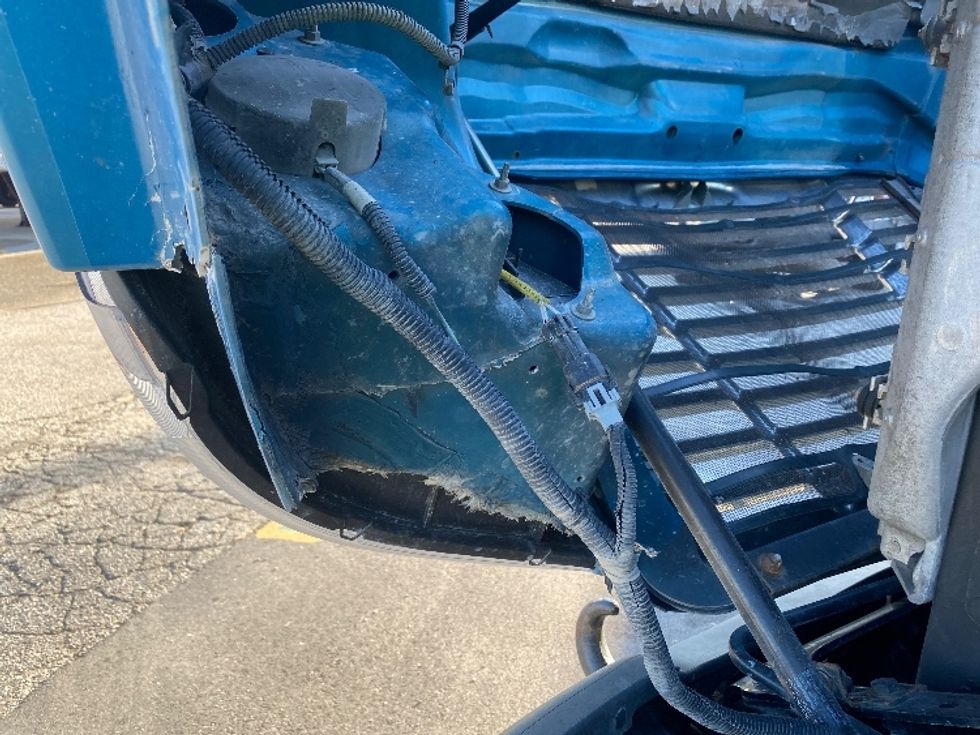 Sleeper Tractor-Heavy Duty Tractors-Freightliner-2017-Cascadia 12564ST-Grand Rapids-MI-634,054\n\t\tmiles-$ 32,500 - Image 25