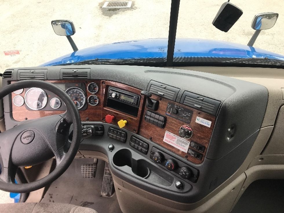 Sleeper Tractor-Heavy Duty Tractors-Freightliner-2017-Cascadia 12564ST-Jacksonville-FL-676,323\n\t\tmiles-$ 31,000 - Image 11
