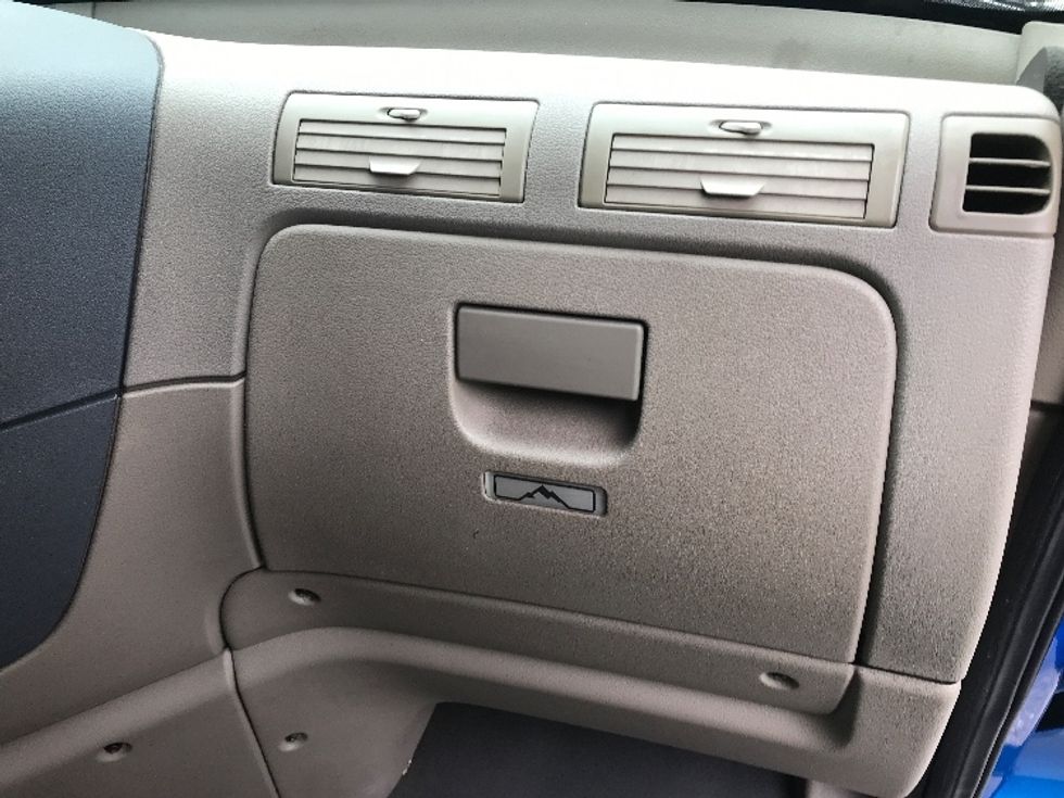 Sleeper Tractor-Heavy Duty Tractors-Freightliner-2017-Cascadia 12564ST-Jacksonville-FL-676,323\n\t\tmiles-$ 31,000 - Image 14