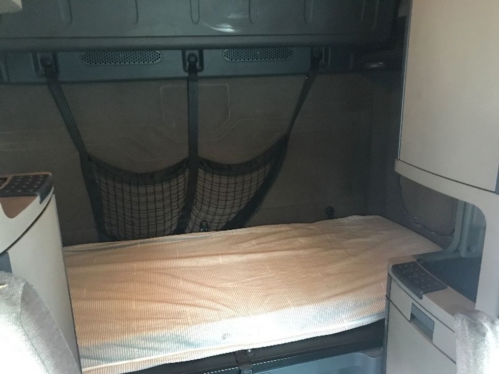 Sleeper Tractor-Heavy Duty Tractors-Freightliner-2017-Cascadia 12564ST-Jacksonville-FL-676,323\n\t\tmiles-$ 31,000 - Image 16