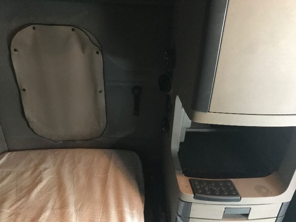 Sleeper Tractor-Heavy Duty Tractors-Freightliner-2017-Cascadia 12564ST-Jacksonville-FL-676,323\n\t\tmiles-$ 31,000 - Image 18