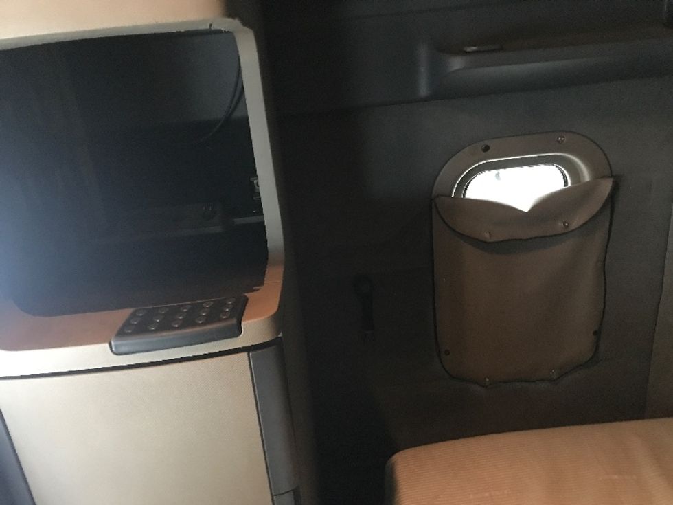 Sleeper Tractor-Heavy Duty Tractors-Freightliner-2017-Cascadia 12564ST-Jacksonville-FL-676,323\n\t\tmiles-$ 31,000 - Image 19