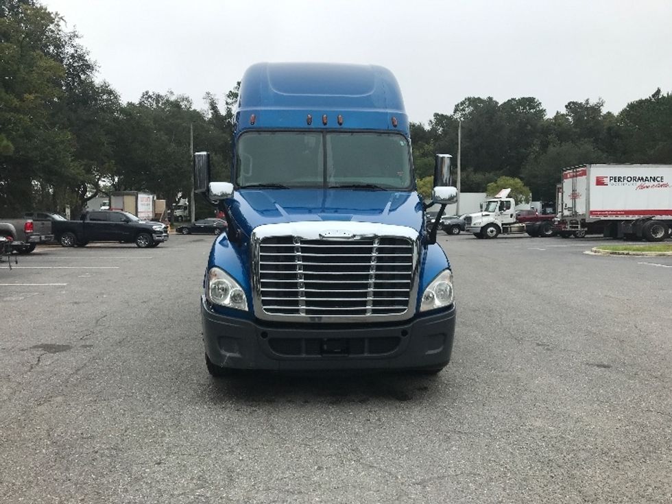 2017 Freightliner Cascadia 125" Sleeper Cab photo 2