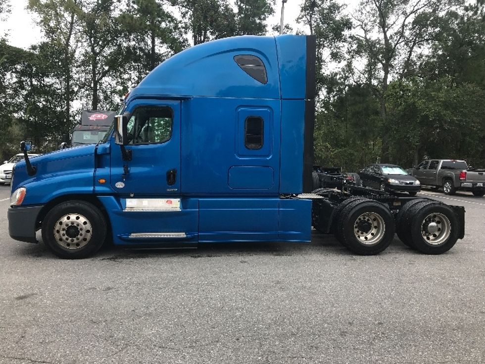 2017 Freightliner Cascadia 125" Sleeper Cab photo 4
