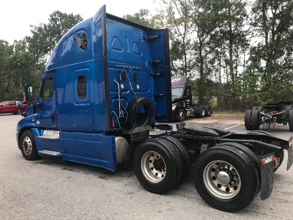 Sleeper Tractor-Heavy Duty Tractors-Freightliner-2017-Cascadia 12564ST-Jacksonville-FL-676,323\n\t\tmiles-$ 31,000 - Image 5