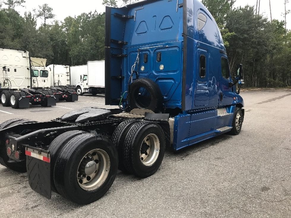 Sleeper Tractor-Heavy Duty Tractors-Freightliner-2017-Cascadia 12564ST-Jacksonville-FL-676,323\n\t\tmiles-$ 31,000 - Image 7