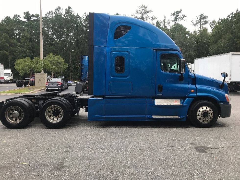 Sleeper Tractor-Heavy Duty Tractors-Freightliner-2017-Cascadia 12564ST-Jacksonville-FL-676,323\n\t\tmiles-$ 31,000 - Image 8