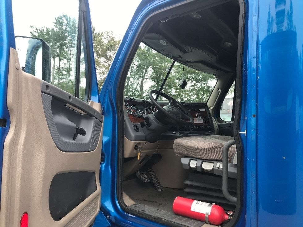 Sleeper Tractor-Heavy Duty Tractors-Freightliner-2017-Cascadia 12564ST-Jacksonville-FL-676,323\n\t\tmiles-$ 31,000 - Image 9