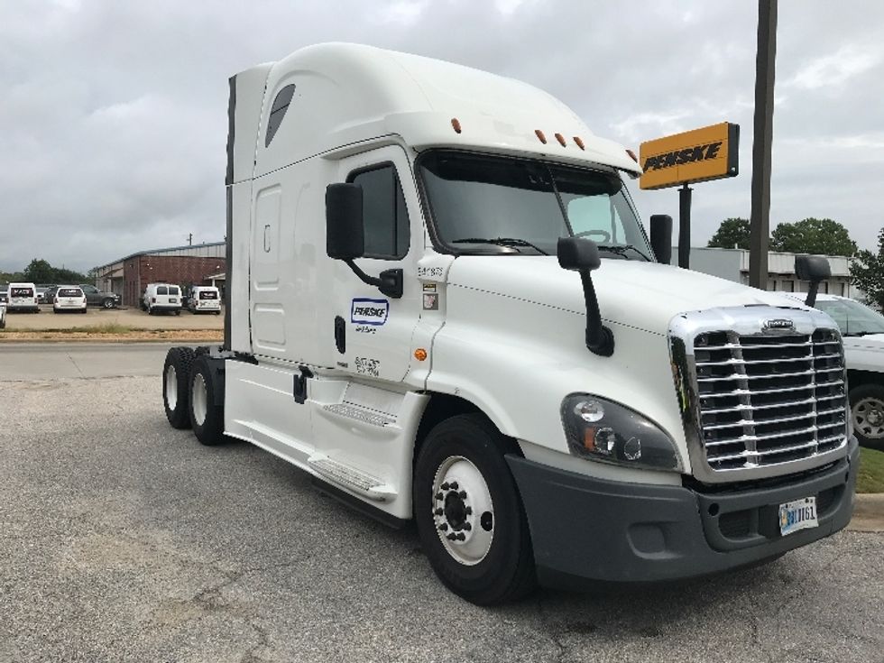Used 2017 Freightliner Tractor Sleeper Tractor Unit 541876 Penske