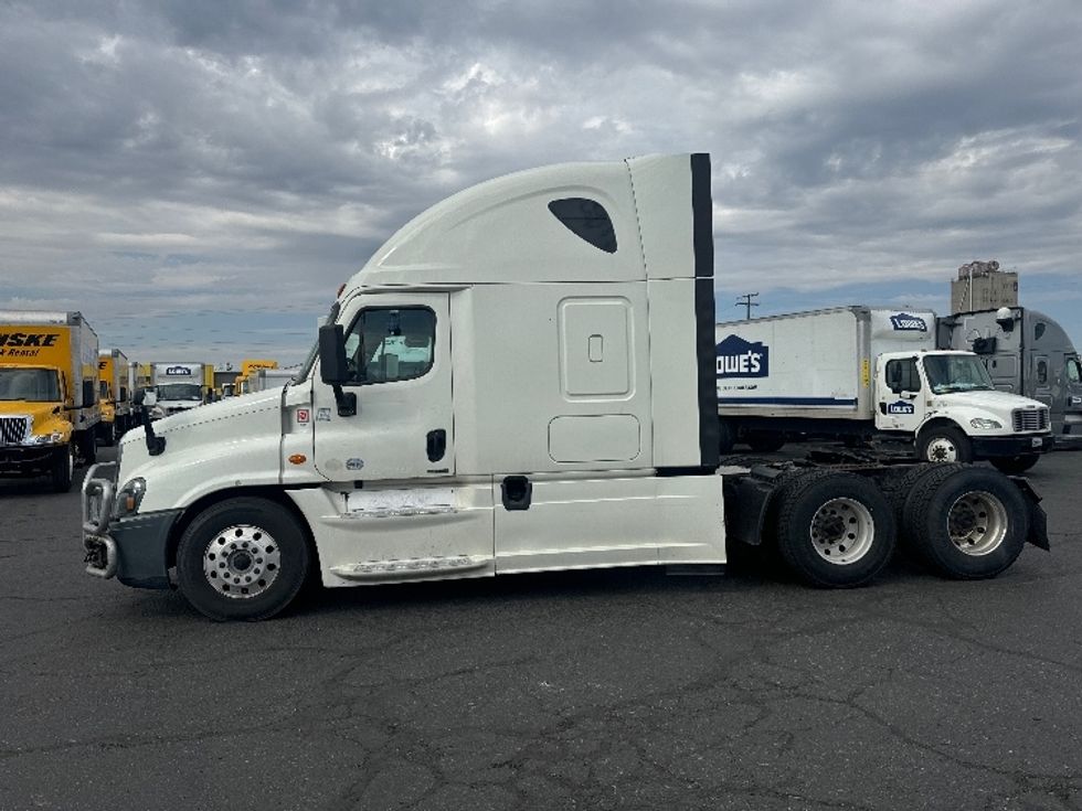 2017 Freightliner Cascadia 12564ST Sleeper Tractor